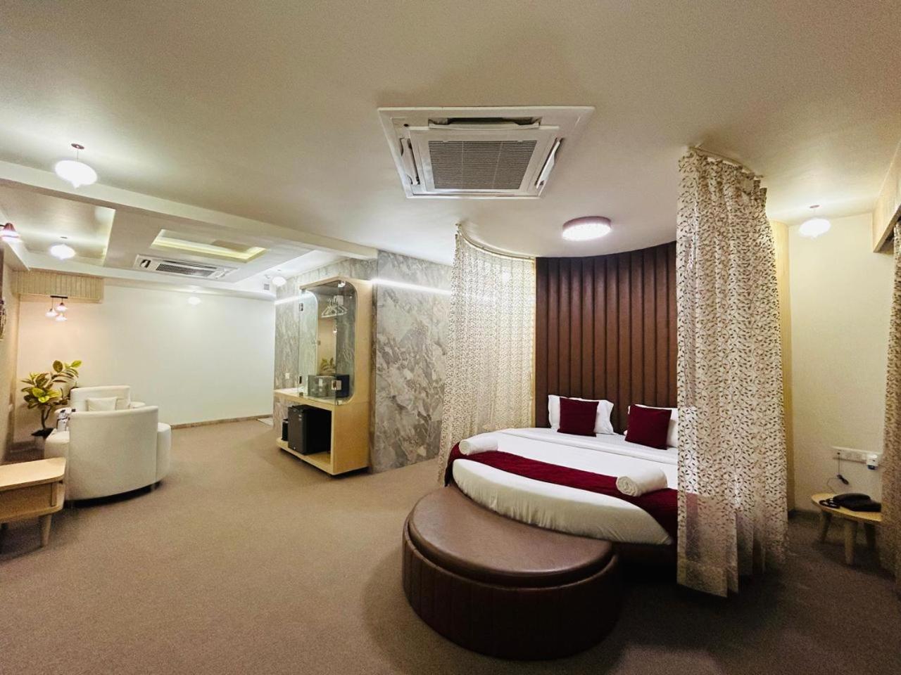 Hotel Arizona Inn Anand Ngoại thất bức ảnh