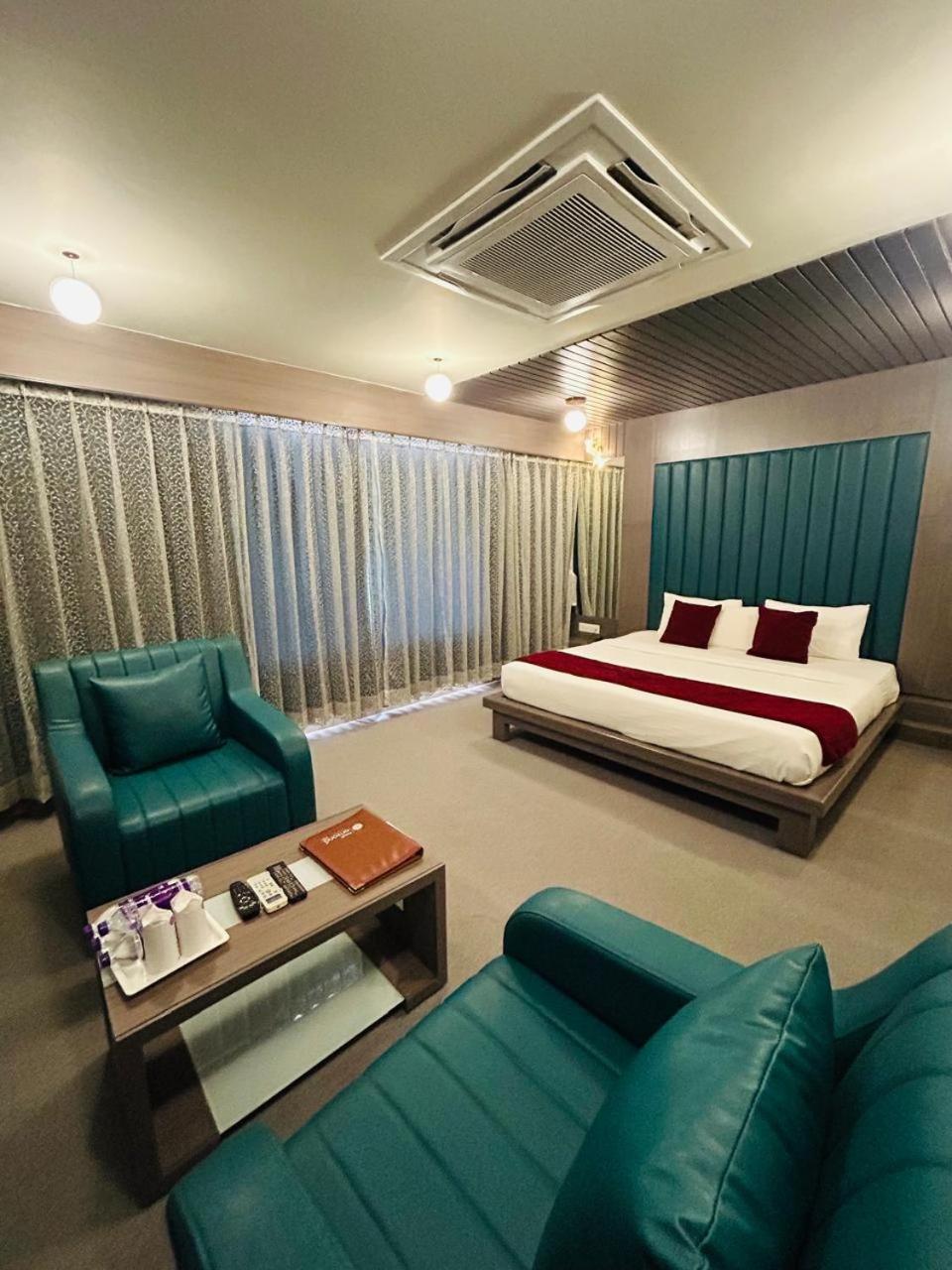Hotel Arizona Inn Anand Ngoại thất bức ảnh