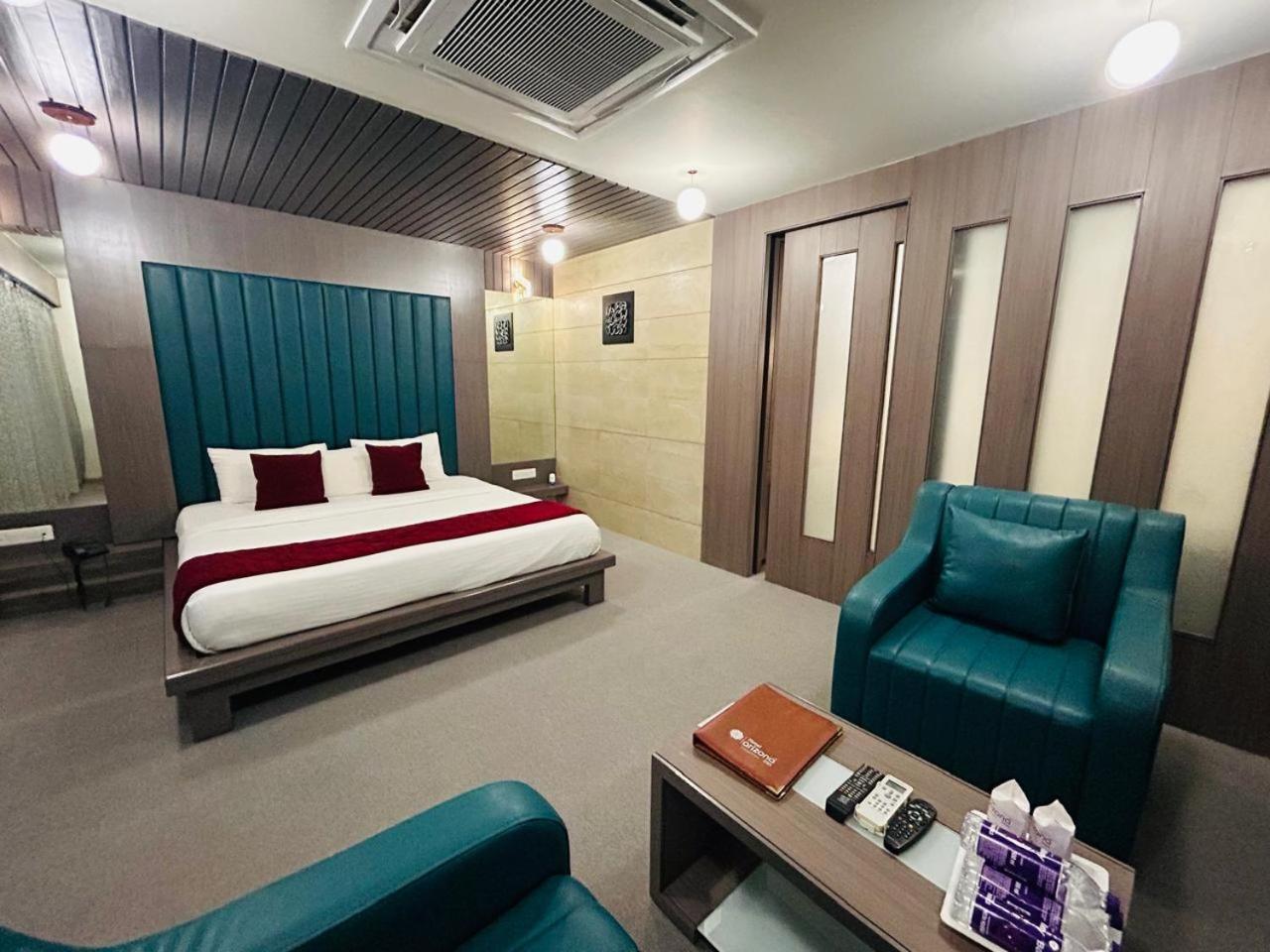 Hotel Arizona Inn Anand Ngoại thất bức ảnh