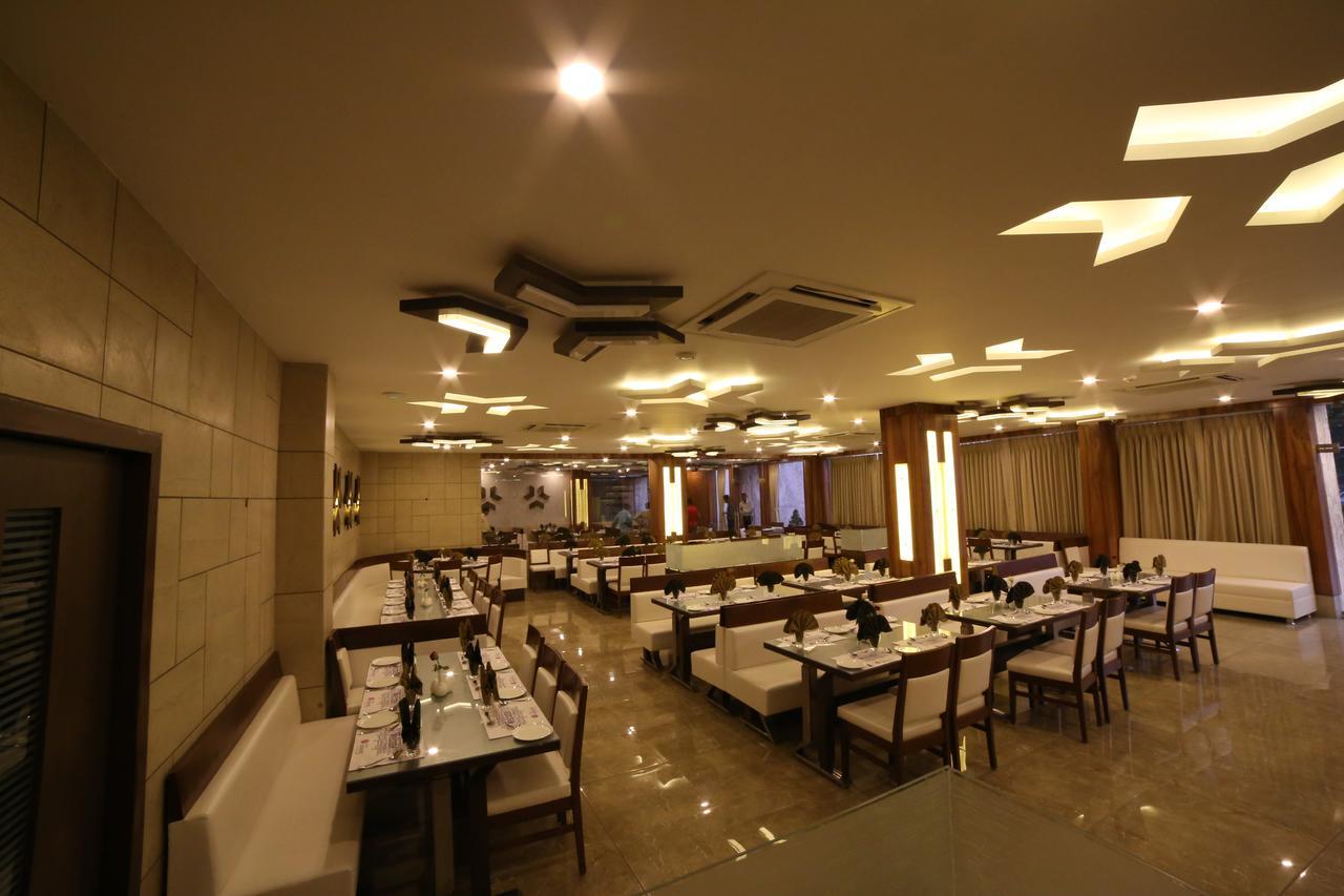 Hotel Arizona Inn Anand Ngoại thất bức ảnh