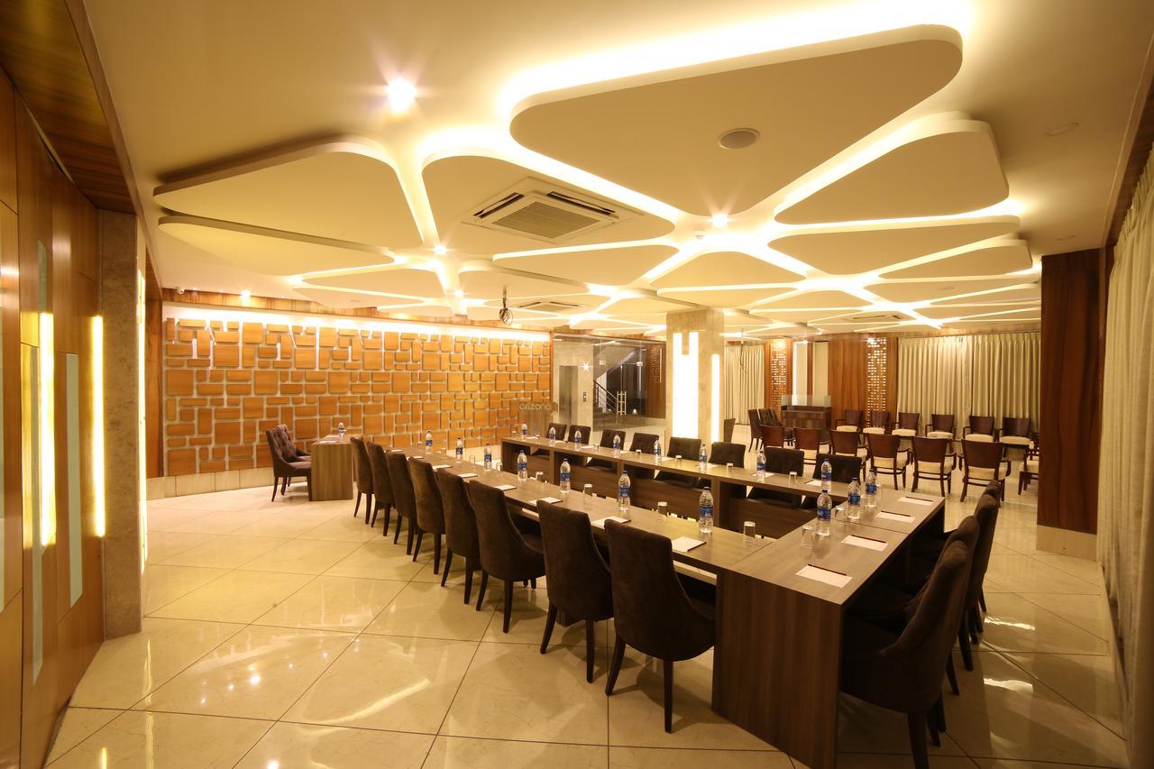 Hotel Arizona Inn Anand Ngoại thất bức ảnh