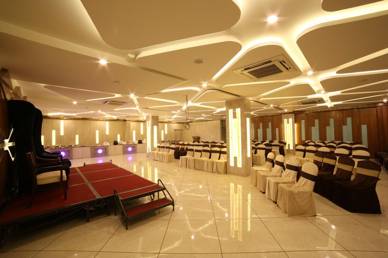 Hotel Arizona Inn Anand Ngoại thất bức ảnh